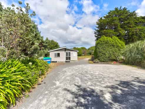 Lifestyle retreat and pet paradise 