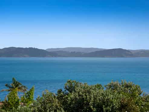 1322 Whangaparaoa Road, Army Bay