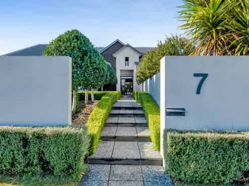 7 Adam Lile Drive, Highlands Park