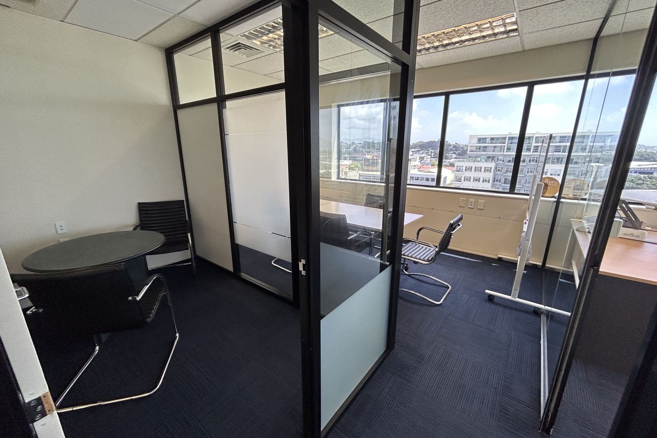 Elevated Central Position - Altro
