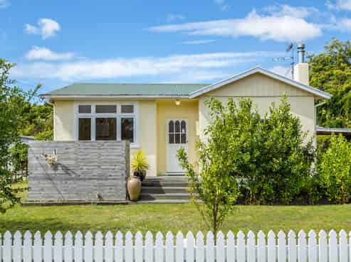 7 Reading Street, Greytown