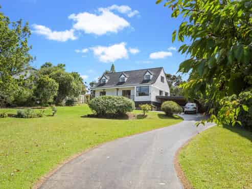 11 Ngarahana Avenue, Paremoremo