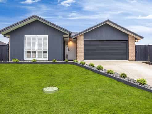 8 Tahuna Minhinnick Drive, Glenbrook