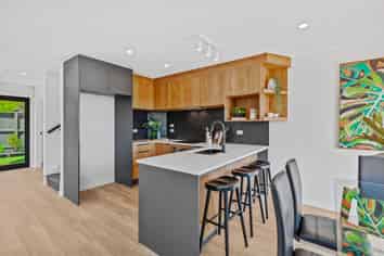 4/13 Fairdale Place, Birkdale