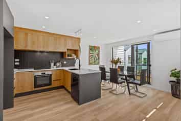 4/13 Fairdale Place, Birkdale