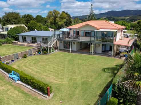1692 East Coast Road, Whakatiwai