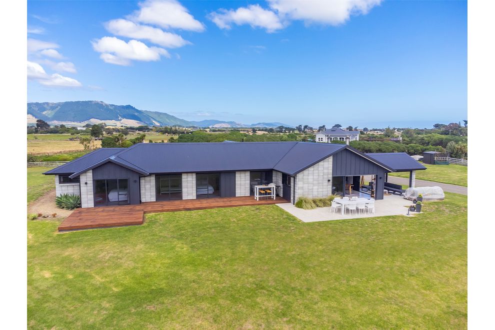 39 Sandown Road, Te Horo Beach, Kapiti Coast For Sale realestate.co.nz