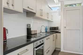 5/300 Lake Terrace, Two Mile Bay