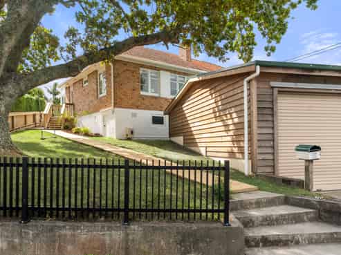 32 Hanlon Crescent, Narrow Neck