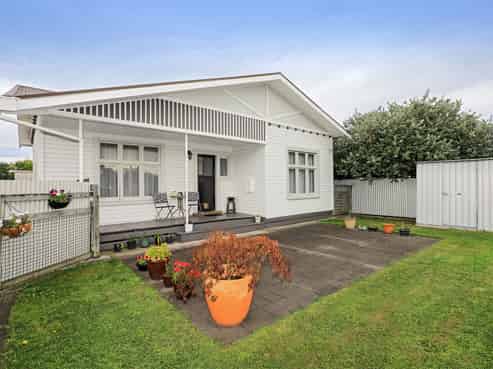 707 Frederick Street West, Mahora