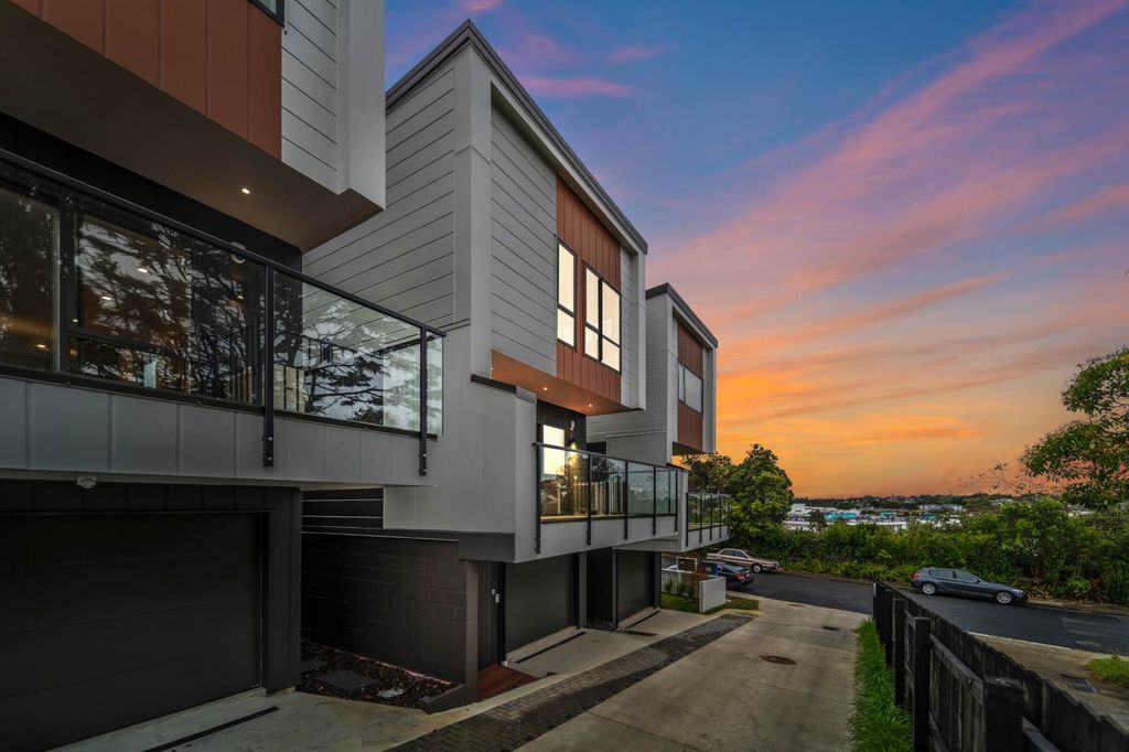 Property value 9B Marlborough Avenue, Glenfield realestate.co.nz