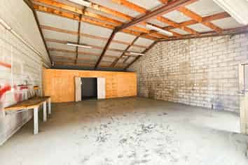 98m² Shed on Miro. 