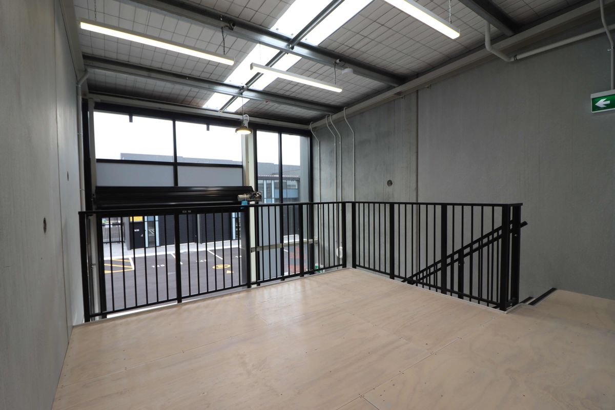 49 sqm Workshop with Mezzanine Office - Ansicht 5