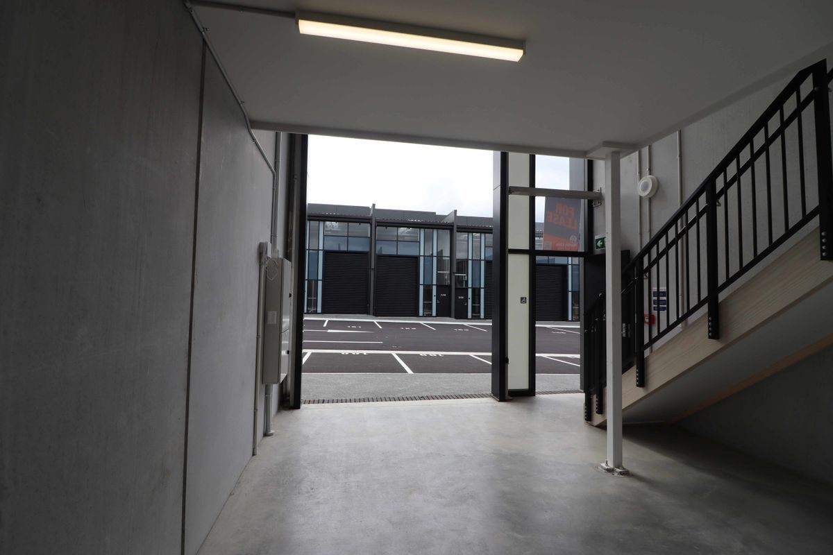 49 sqm Workshop with Mezzanine Office - Ansicht 6