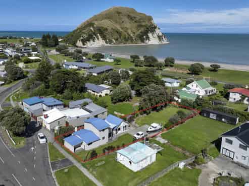 140 Newcastle Street, Mahia