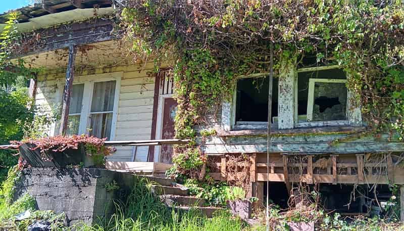 37 Back Road, Granity