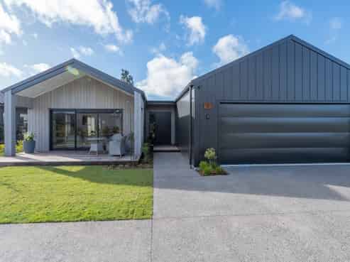 8 Sorrento Drive, Rangatira Park