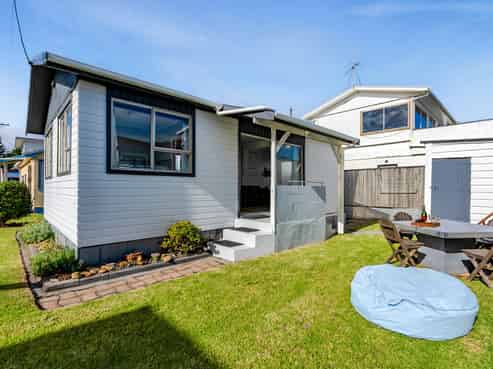 18 Third Avenue, Urenui