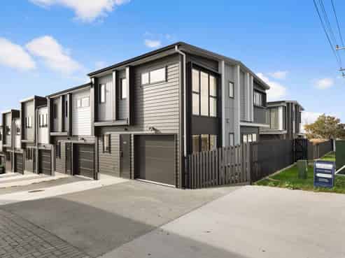 2/147A Carlisle Road, Northcross