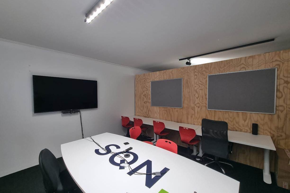 SLEEK SHOWROOM/OFFICE - View 4
