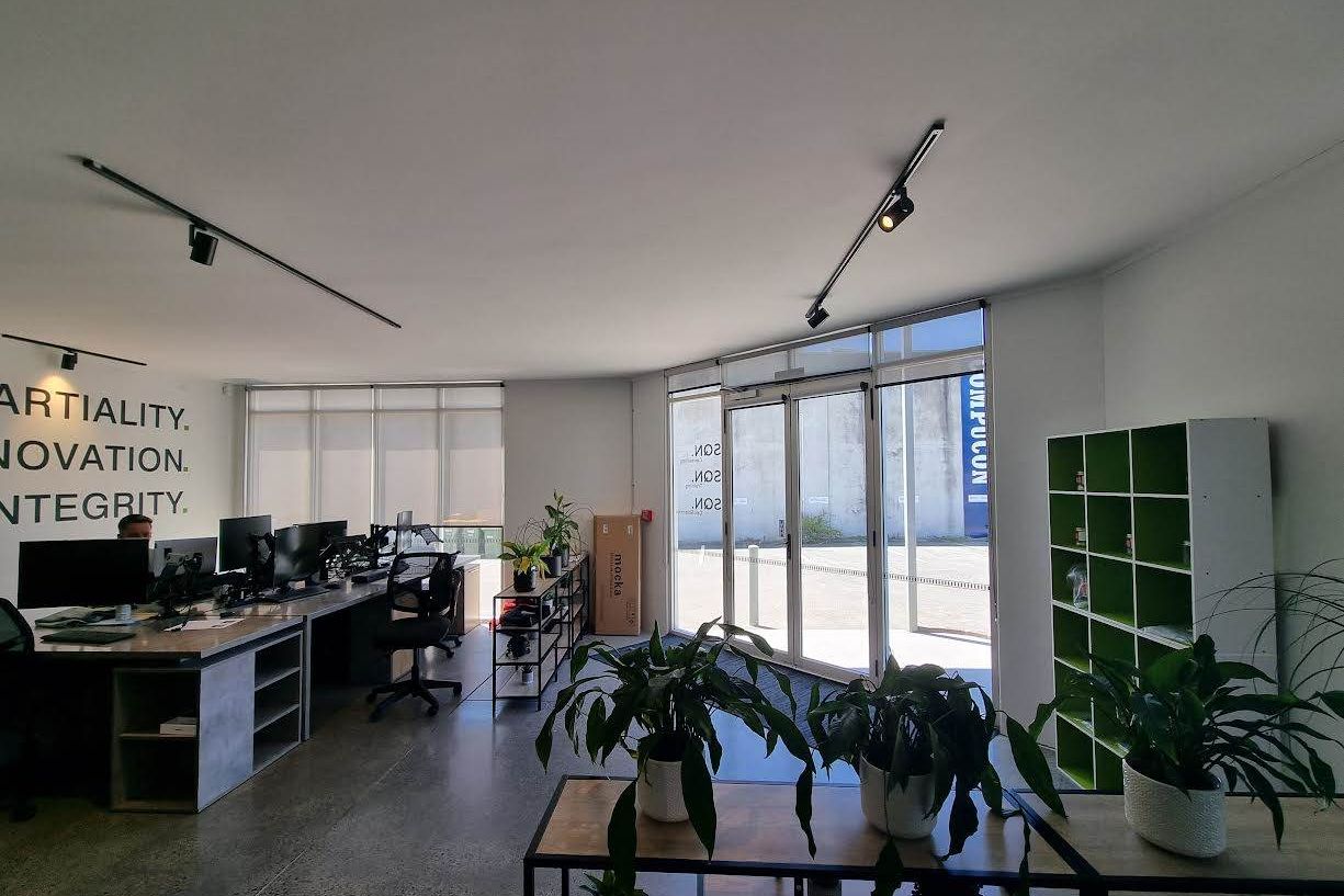 SLEEK SHOWROOM/OFFICE - View 2