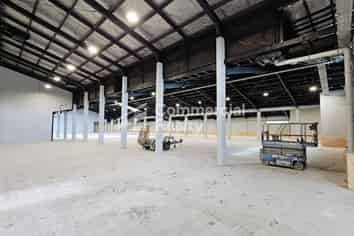 1400M2 Warehouse With Sizable Yard Options