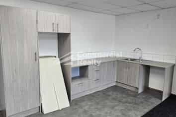 1400M2 Warehouse With Sizable Yard Options