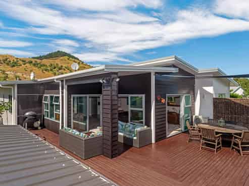 122 Fortescue Street, Mahia