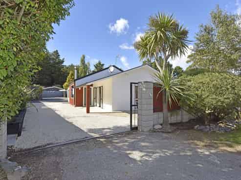 20 Pine Avenue, Waikuku Beach