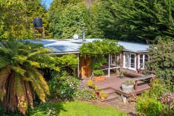 57 & 57a Harvey Street, WAITATI