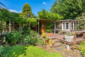 57 & 57a Harvey Street, WAITATI