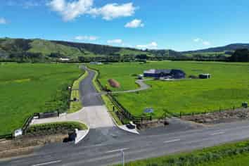  Wychwood Lane (off School Road South), North Taieri