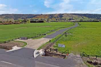  Wychwood Lane (off School Road South), North Taieri