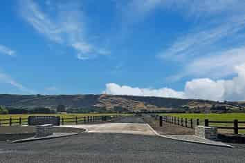  Wychwood Lane (off School Road South), North Taieri