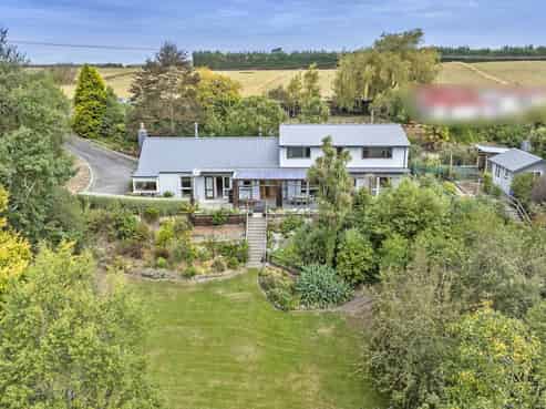 1594 Cust Road, Cust