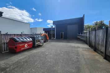 HIGH PROFILE WAREHOUSE + OFFICE
