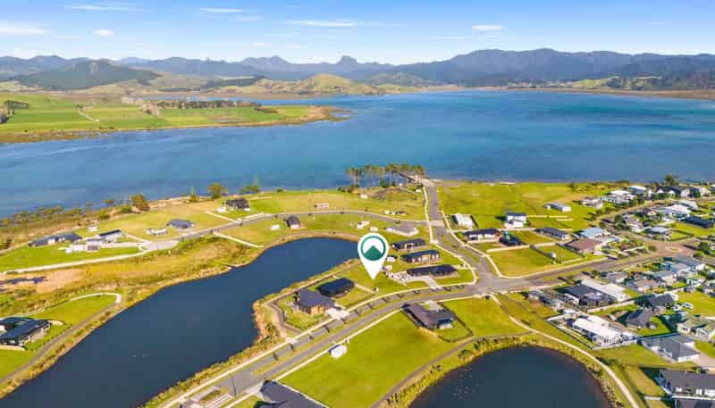 202 Harbour Drive, Matarangi