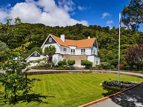 60 Cheviot Road, Lowry Bay