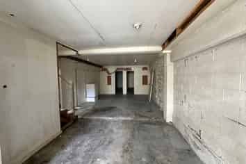 Vacant Retail Space Available Now!