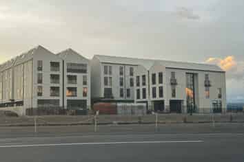 Small retail space in Brand New Development