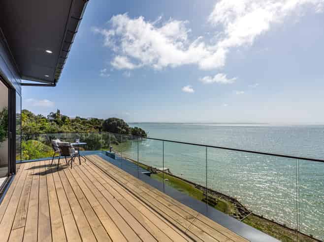 8B Crispe Road, Clarks Beach