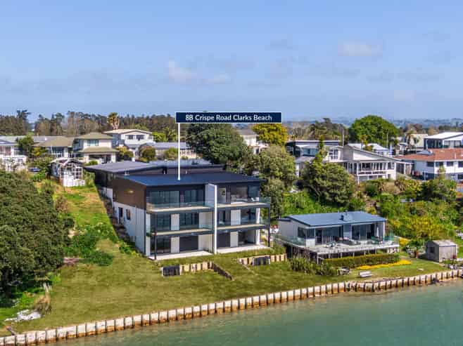 8B Crispe Road, Clarks Beach