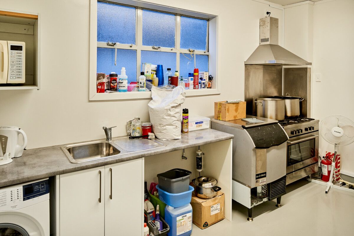 Vacant Commercial Kitchen - Więcej
