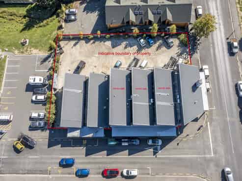 Fully tenanted commercial investment with apartment!