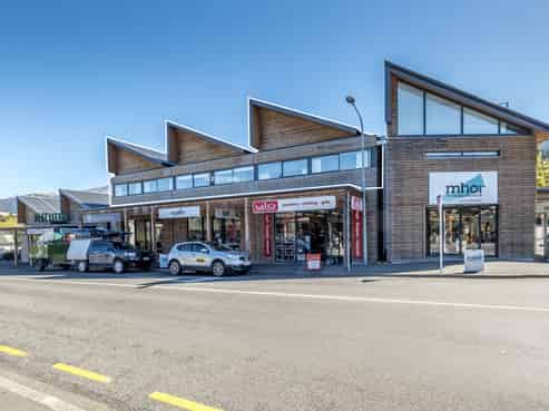 Fully tenanted commercial investment with apartment!