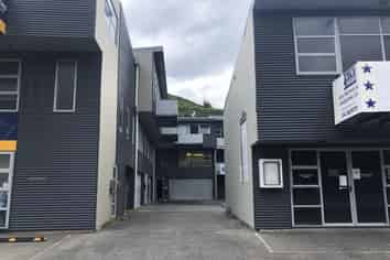 52sqm first floor office on Centennial Highway