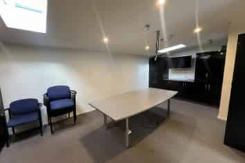 52sqm first floor office on Centennial Highway