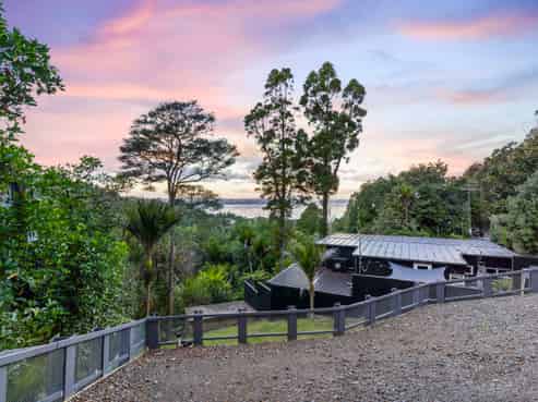 70 Otitori Bay Road, Titirangi