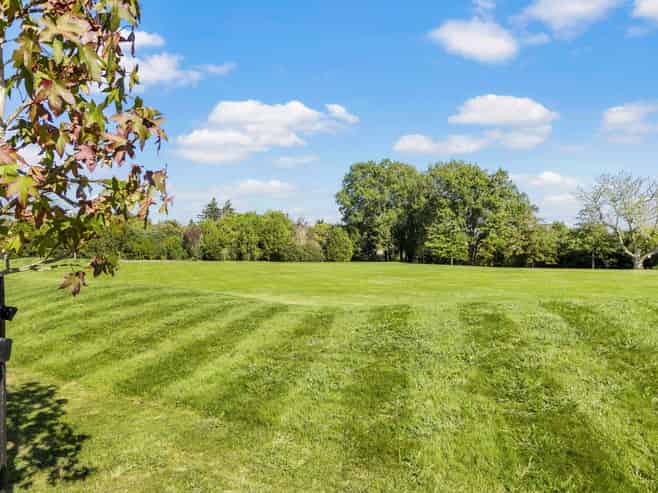 1 Rossbern Lane, Clevedon