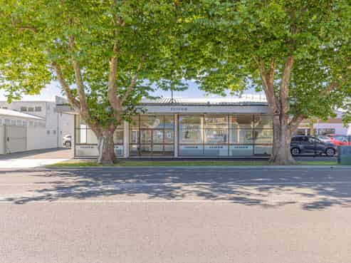 Prime opportunity on Victoria Avenue